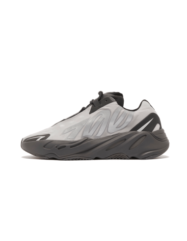 Yeezy 700 MNVN Metallic À commander