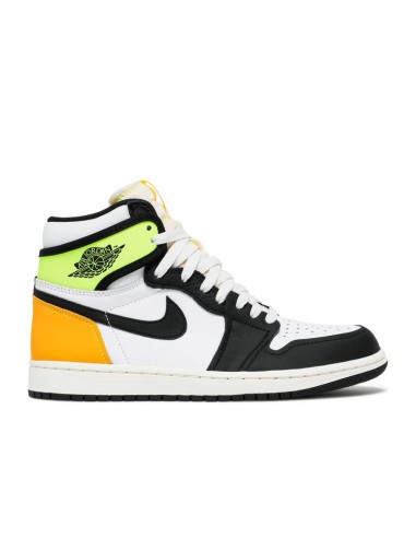 Jordan 1 Retro High White Black Volt University Gold en linge